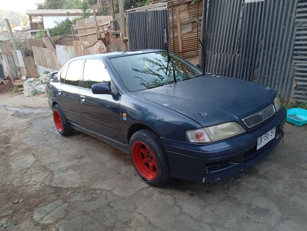 Nissan Primera - Imagen 1