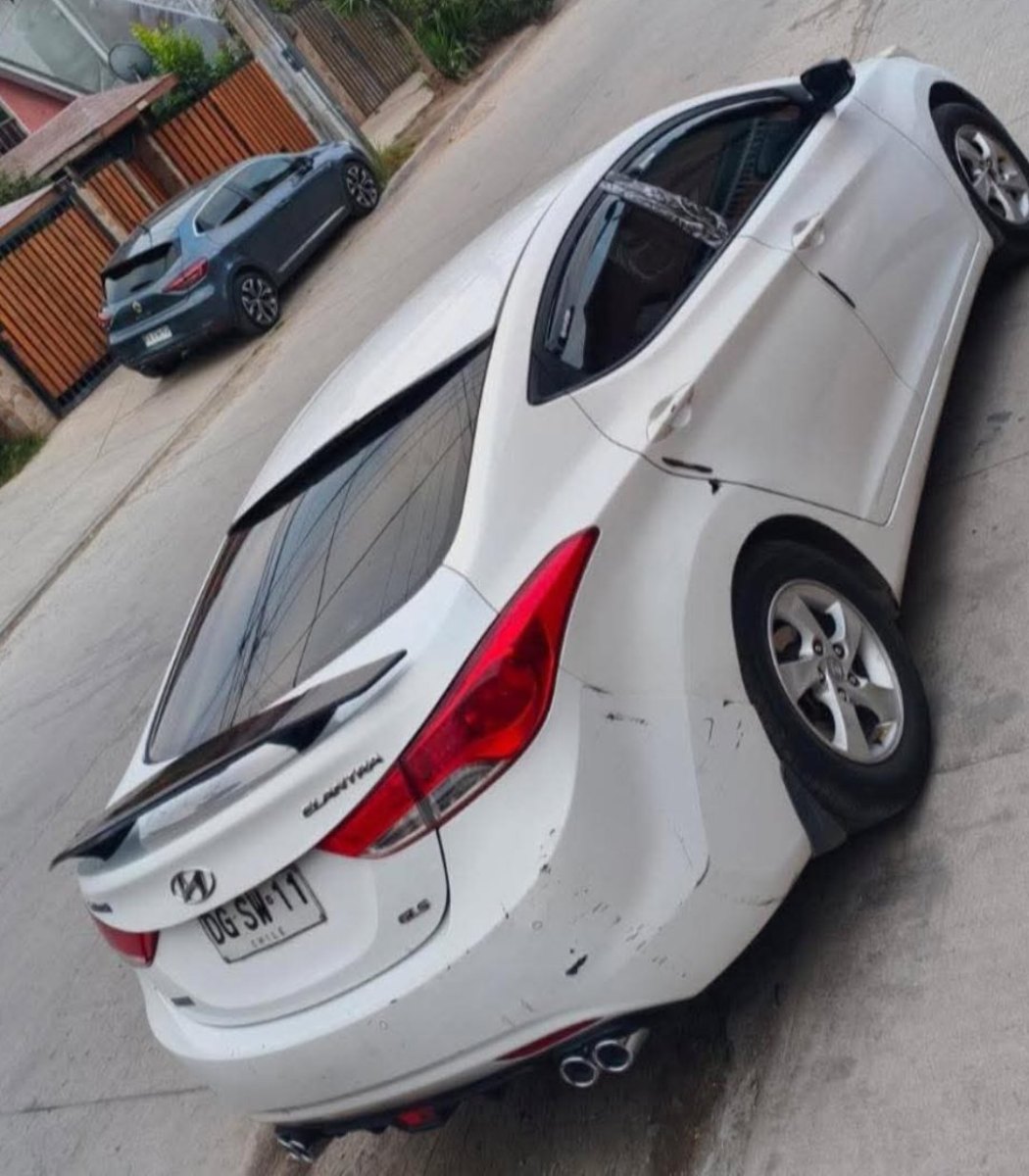 Hyundai Elantra - Imagen 1