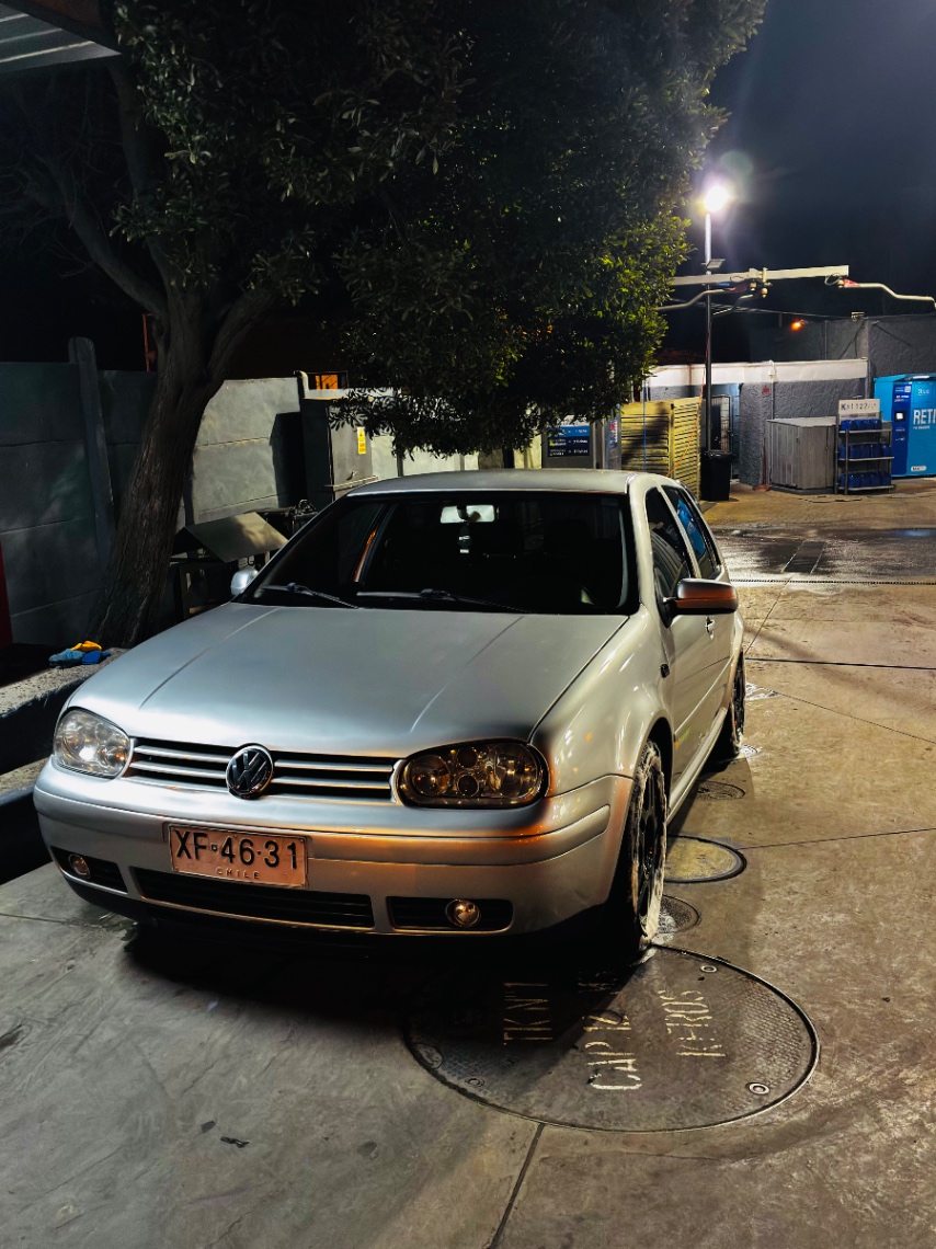 Volkswagen Golf - Imagen 1